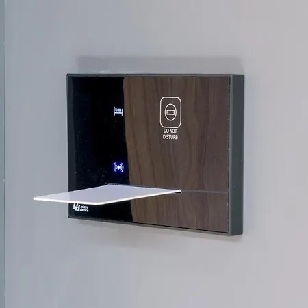 Leonessa فندق 3*